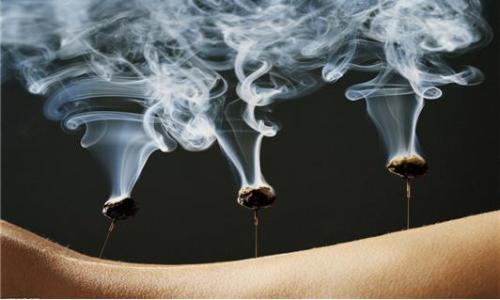 艾灸的消炎效果堪比消炎藥物，卻沒(méi)有任何副作用!